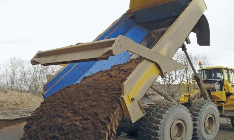 Choosing the Right Truck Bed Protection for Heavy-Duty Industrial Use